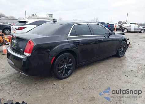 2015 Chrysler 300 Limited z USA, uszkodzony, nr VIN 2C3CCARG8FH894347